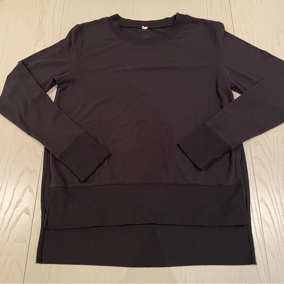 ALO Yoga Tops - Alo Yoga Glimpse Long sleeve top